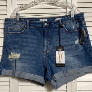 Sofia Lila mid rise jeans shorts!!